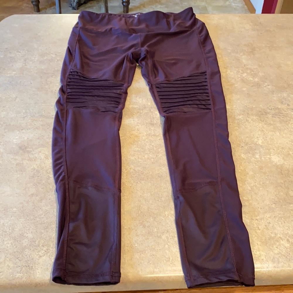 Women’s Layer 8 leggings size large